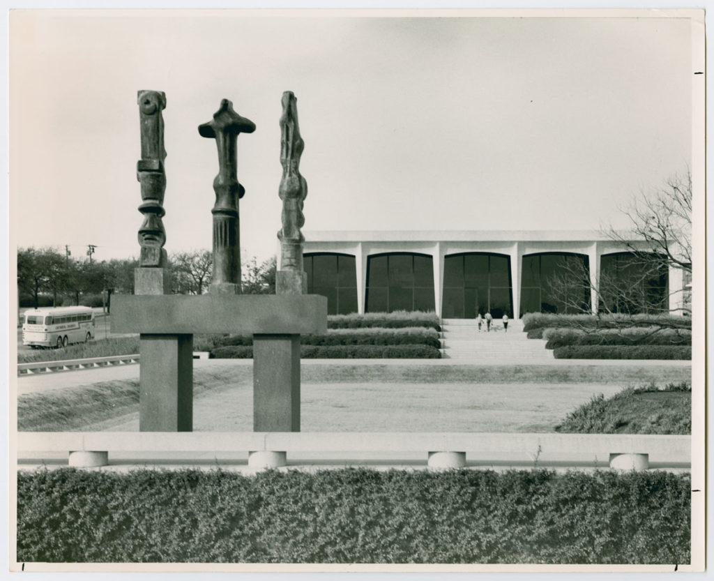 Amon Carter Museum arch 1
